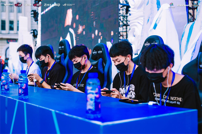 彩绝伦的一 彩绝伦的一