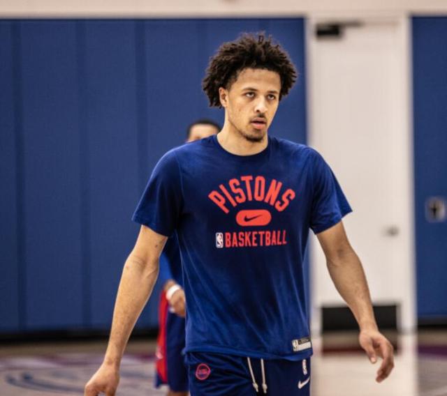 伸卡逼出界 伸卡逼出界